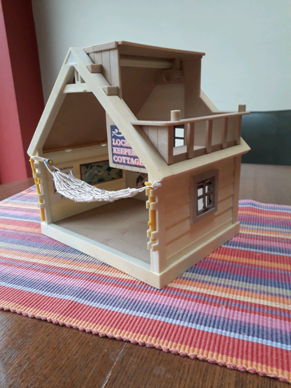sylvanian families lock keepers cottage